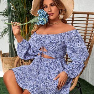 5/$15 BLUE DAISY PRINT DRESS